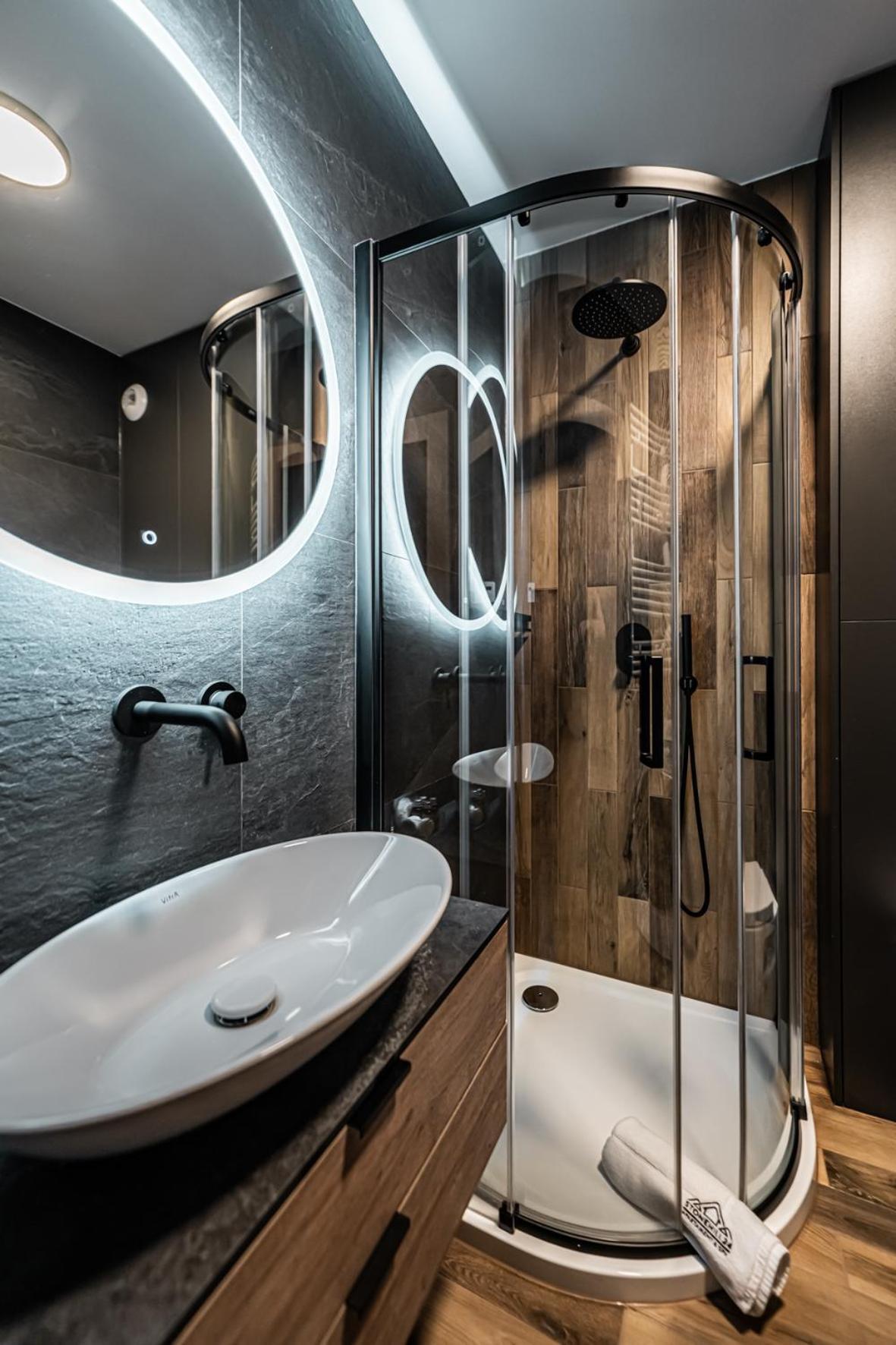 Stonehill24 - Apartament & Spa 斯克拉斯卡波伦巴 外观 照片